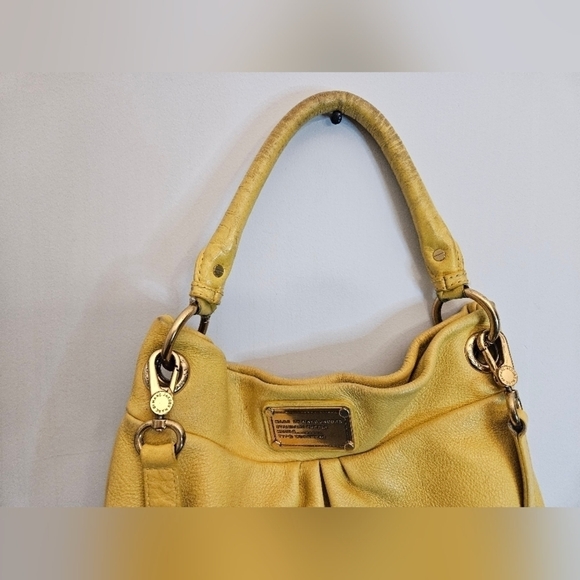 Marc by Marc Jacob Yellow Classic Hobo Leather Hand Bag. - Picture 4 of 17